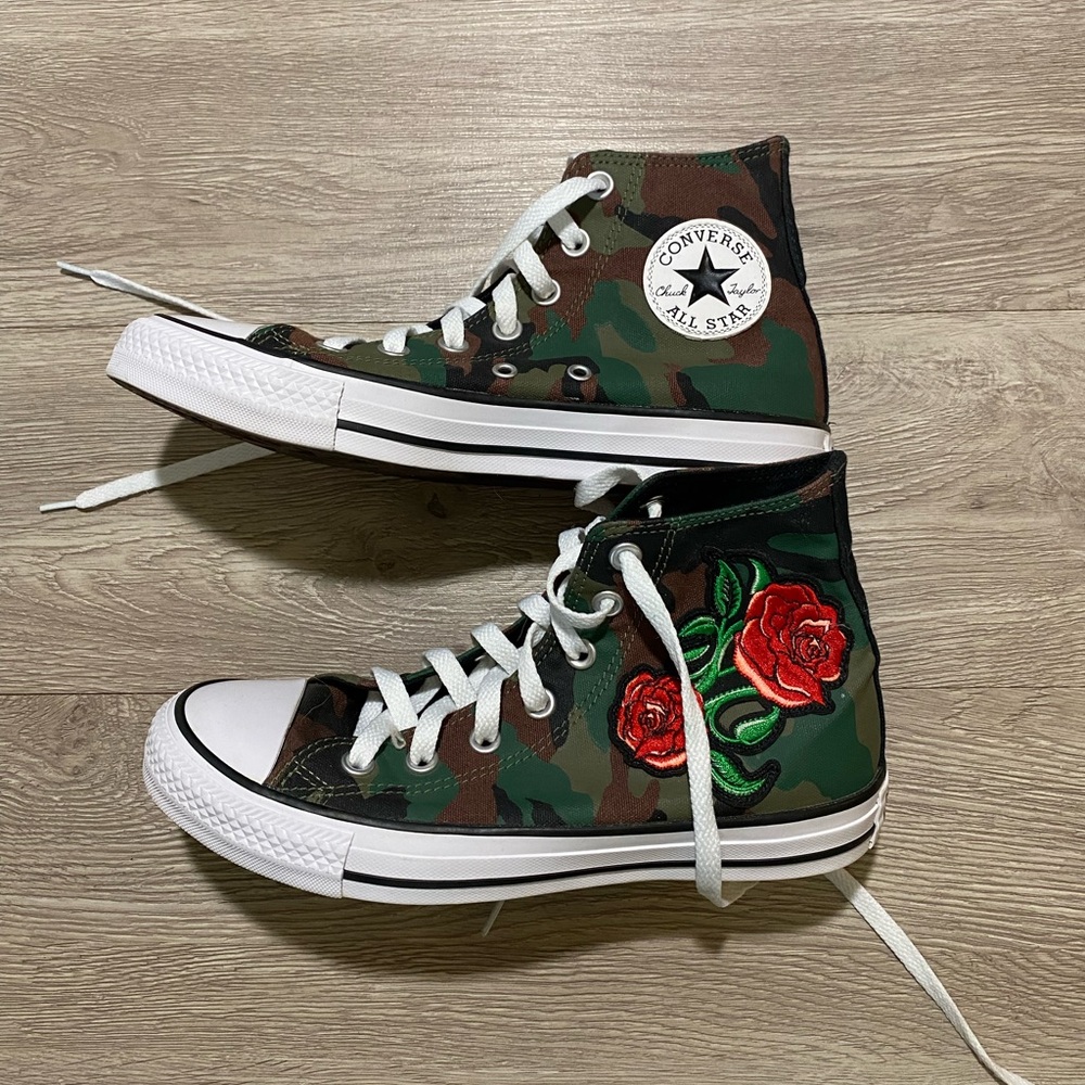 Converse High Tops ~ Camouflage with Rose Embroidered Patch~ Like New~ M5 ~ W7